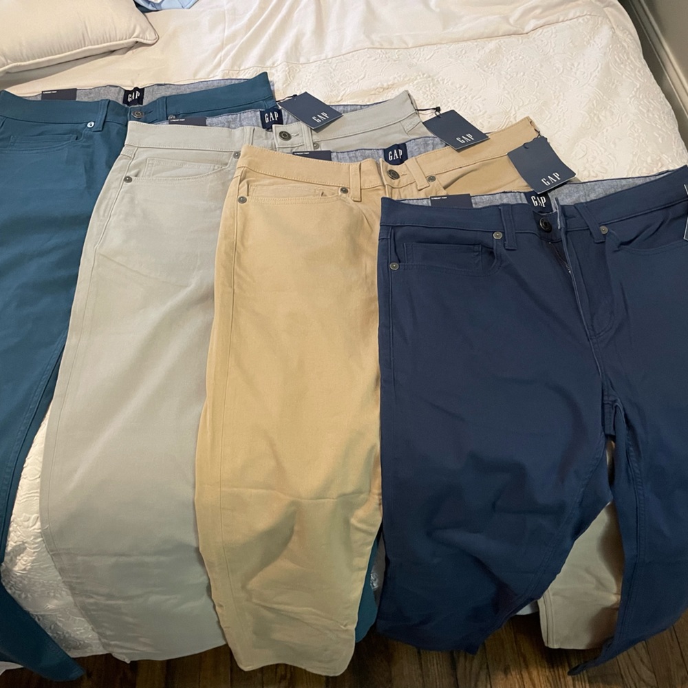 BUNDLE OF MENS PANTS, NEW: NEVER WORN, TAGS STILL ON 32x30